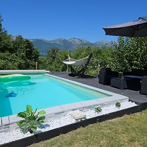 Chambre Privée, Sauna, Calme, Parking Privé, Cloturé Adossé à La Forêt, Magnifique Vue Dominante Sur La Et Les Montagnes, Piscine Et Jacuzzi Partagés Non Privatifs En été Appartement